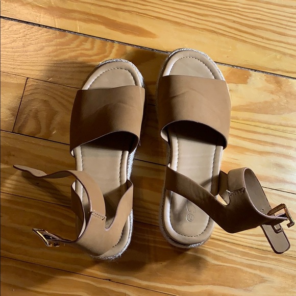 super cute platform sandals! - Picture 2 of 4